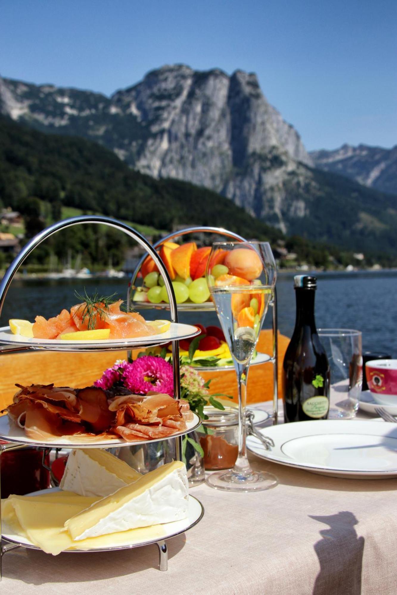 Tauroa Seehotel Grundlsee Exterior photo